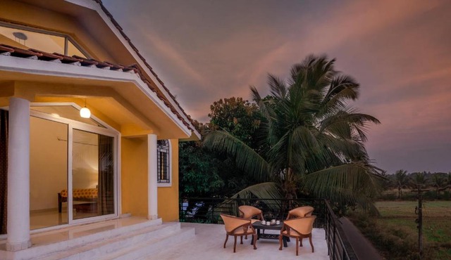 Yellow Private Pool Villa l 3BHK l Caretaker, Parking & WiFi
