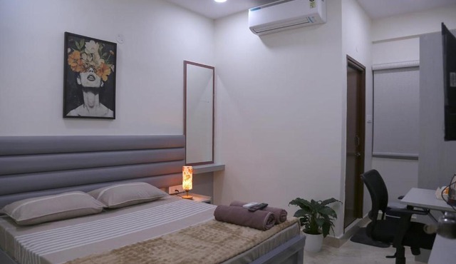 Yendluri's Queen Room Kondapur Near Hitech City