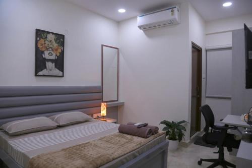 Yendluri's- QueenBed Room-25 Kondapur, Gachibowli