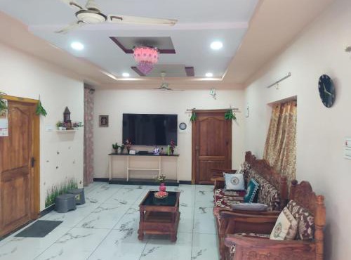 Yerramsetti Vaari Homestay, Full 3BHK, AC Rooms , Kitchen Access Self Cooking