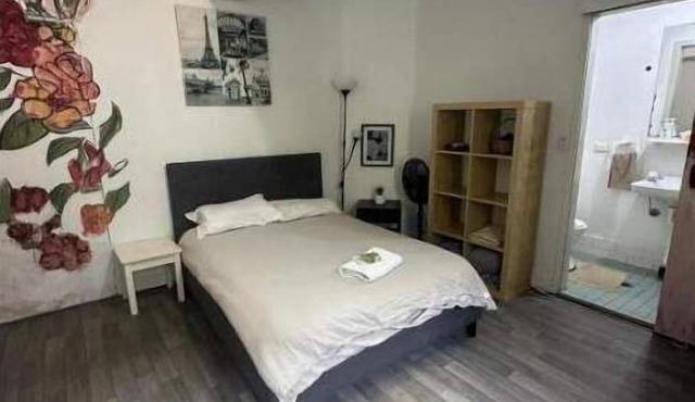 Your B&B steps into Oxford St