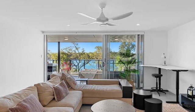 Your Waterfront Sanctuary- The River Residence -3 Beds 2 Bath 2 Cars- View in Maroochydore