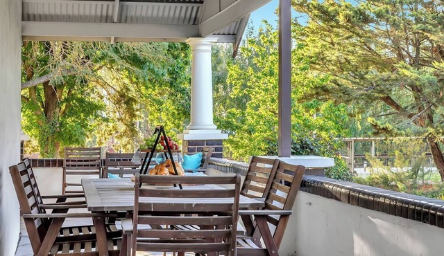 Yucanta Park Gorgeous Estate meets Scenic Getaways in Birdwood