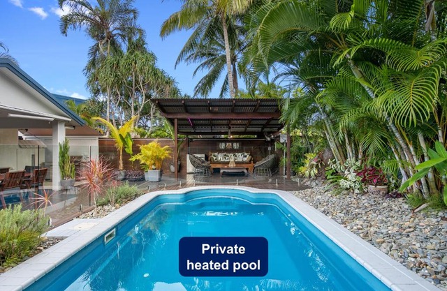 Coconut Blue - Private Heated Pool, Walk to Beach, Restaurants & Shops, Tropical Courtyard Shower