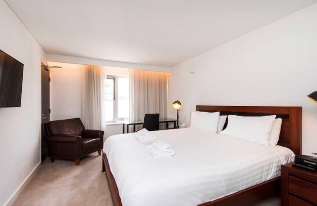 Comfortable Room with Fantastic Rooftop Views in Perth