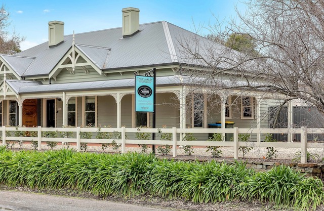 Grandview Accommodation - The Flaxley Apartments in Mount Barker