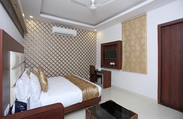 Hotel Arch - Beautiful Spacious Room Near Aerocity New Delhi