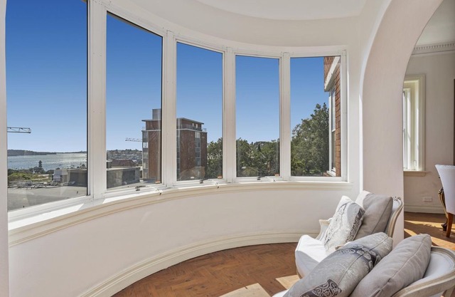 Luxury art deco apt with Sweeping Harbour views in Edgecliff