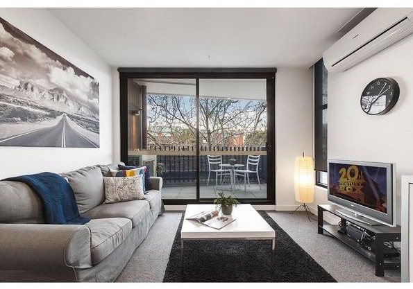 Modern 2 bed apartment in trendy Collingwood in Melbourne