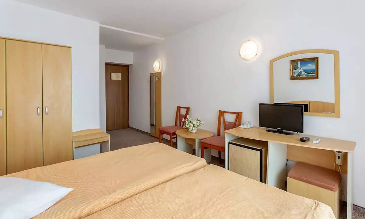 Saturn Hotel | Hotel Balada