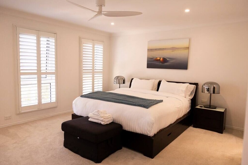 Maroubra House | Resort Style home close to Beach with Pool & Sauna
