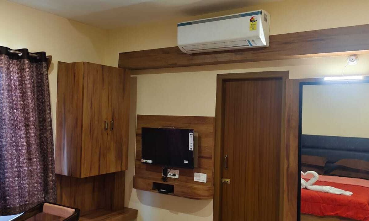 Tiruchendur Hotel | Chitra Temple View