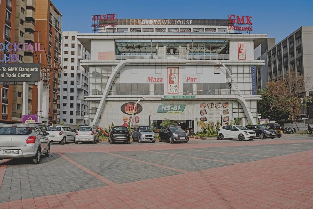 Tathawade Hotel | Super OYO Townhouse 100 Somani TC