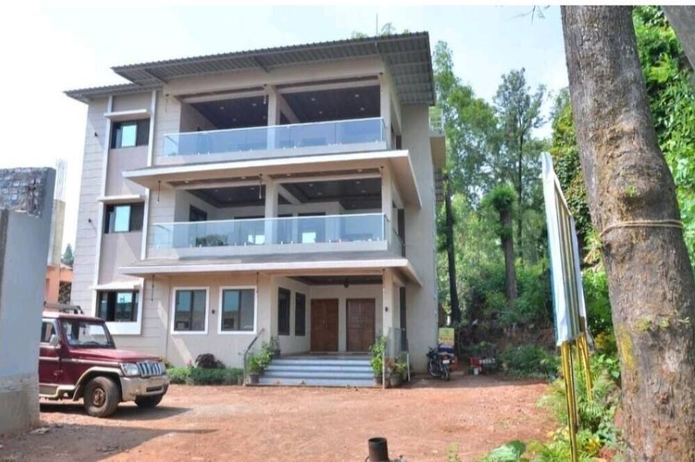 Bhilar Villa | Unique Inn Villa Strawberry Farm Fragrance