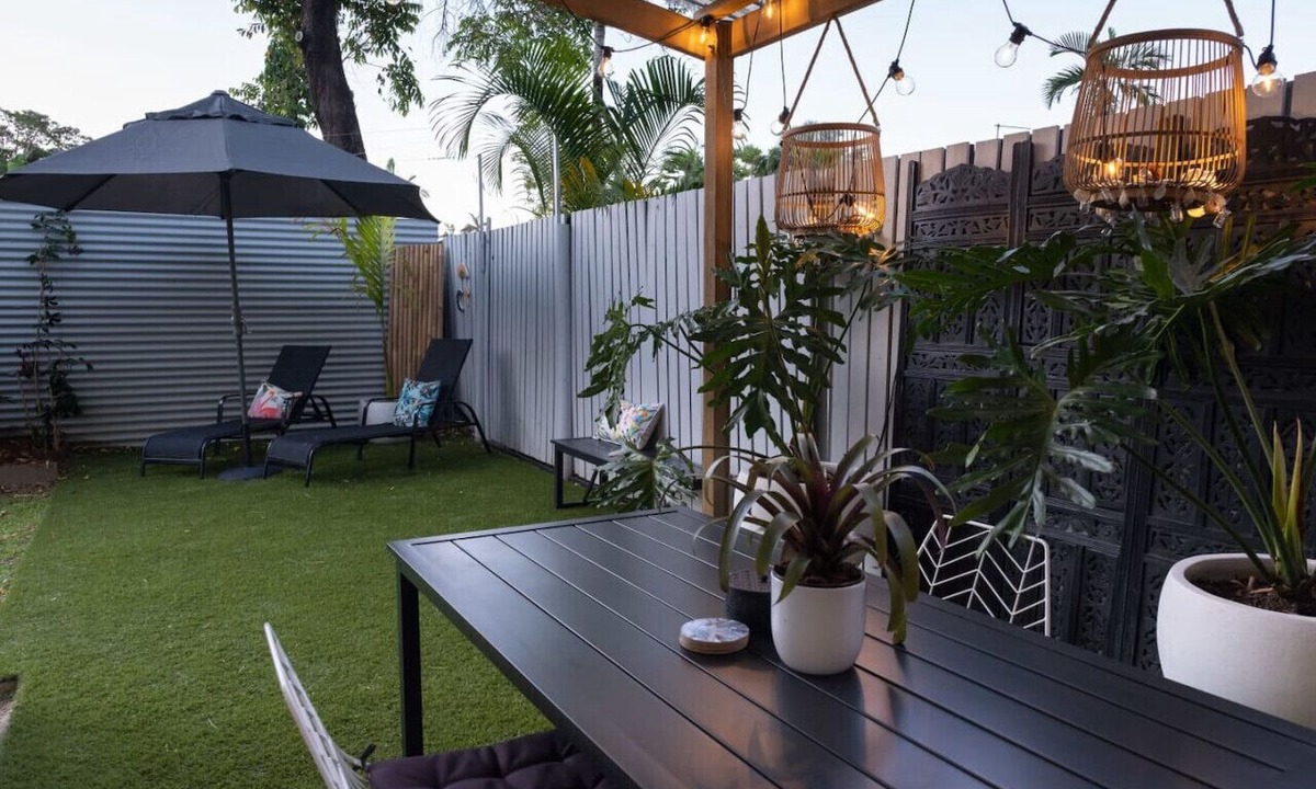 Parramatta Park Apartment | Tropicana Courtyard - Stylish Tropical Retreat with Private Courtyard & Prime Location