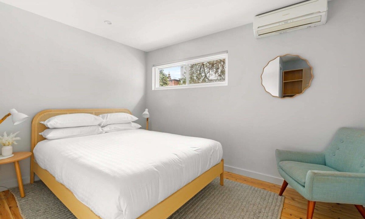 Coogee Apartment | Modern 1-Bed Pad Minutes Away from Beach