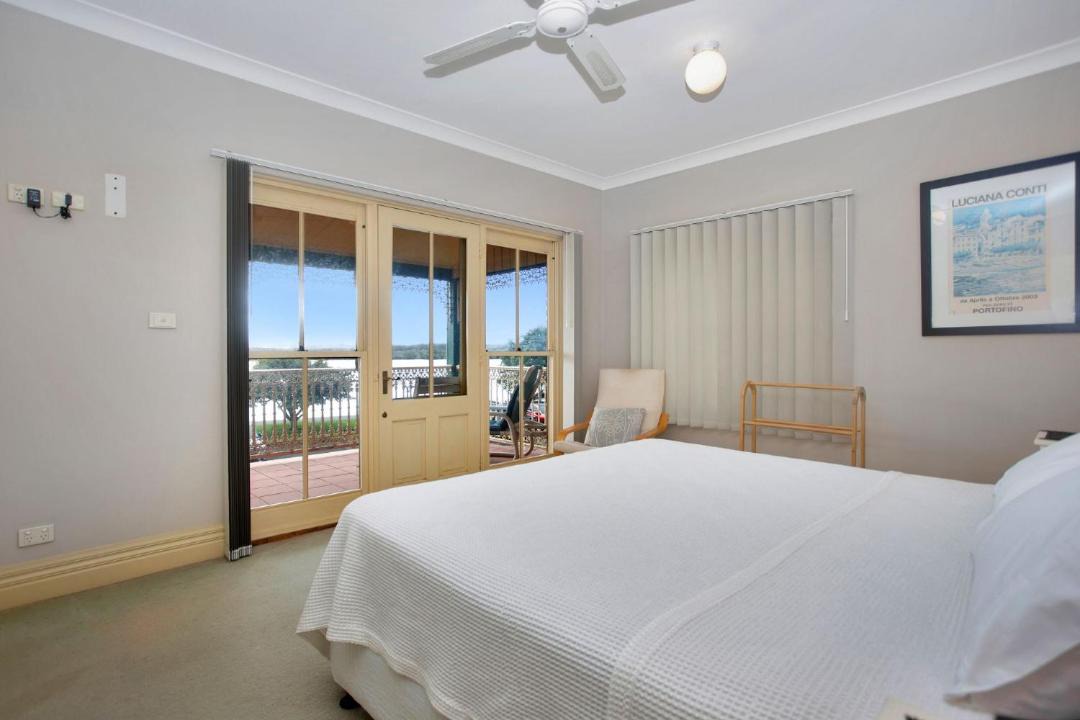 Tea Gardens House | Rivers Edge Apartment