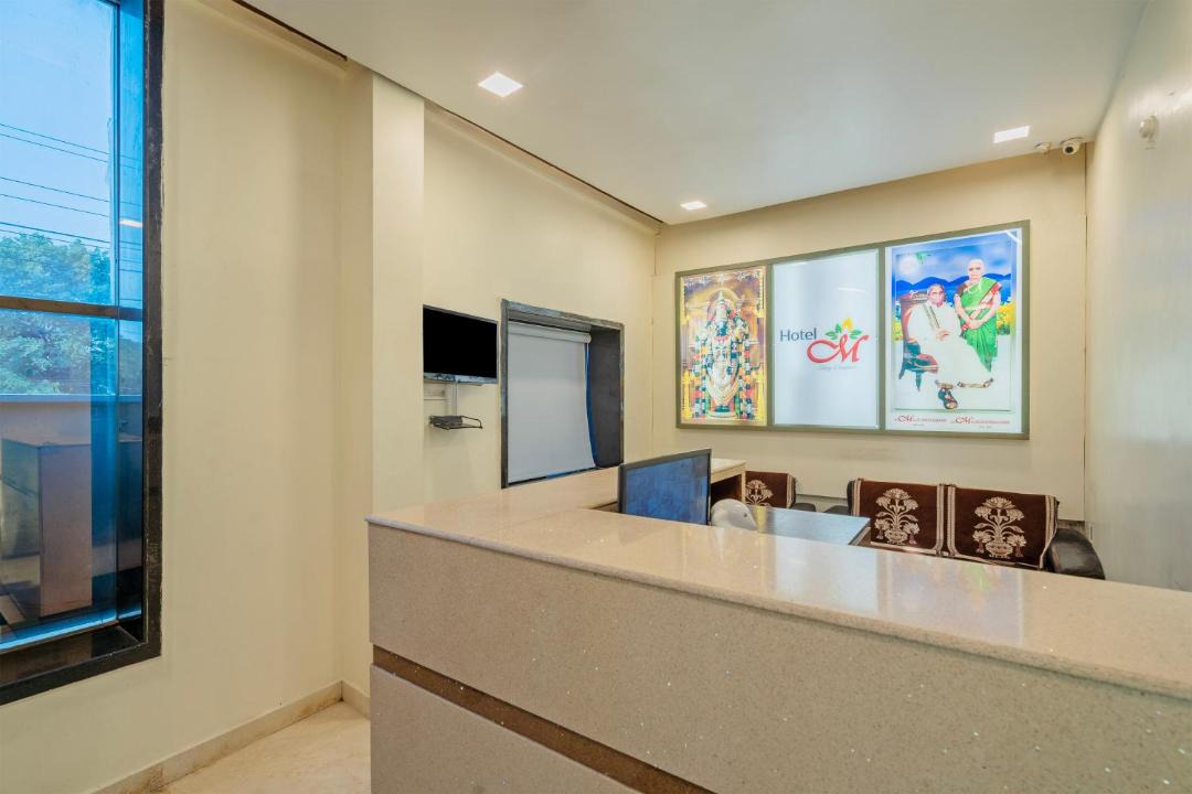 Vijayawada Hotel | Itsy Hotels M Near Pandit Nehru Bus Stand & Varadhi Junction