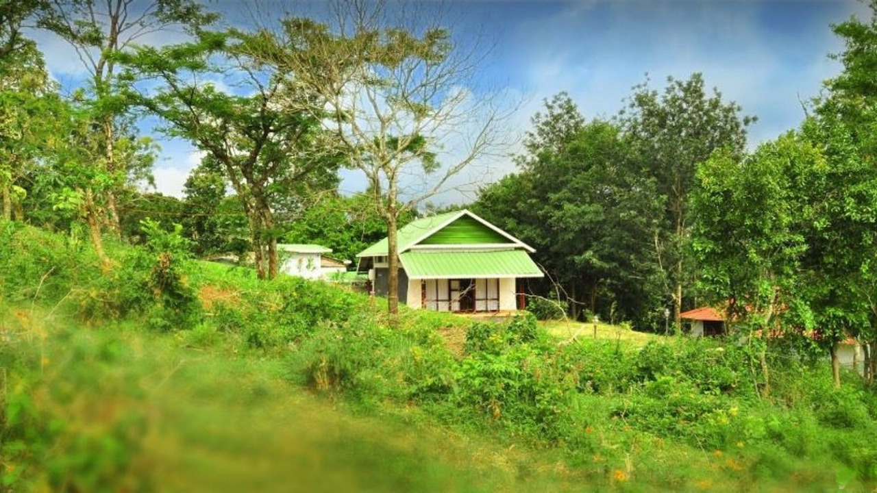 Photo of Buildings in Ramakkalmedu