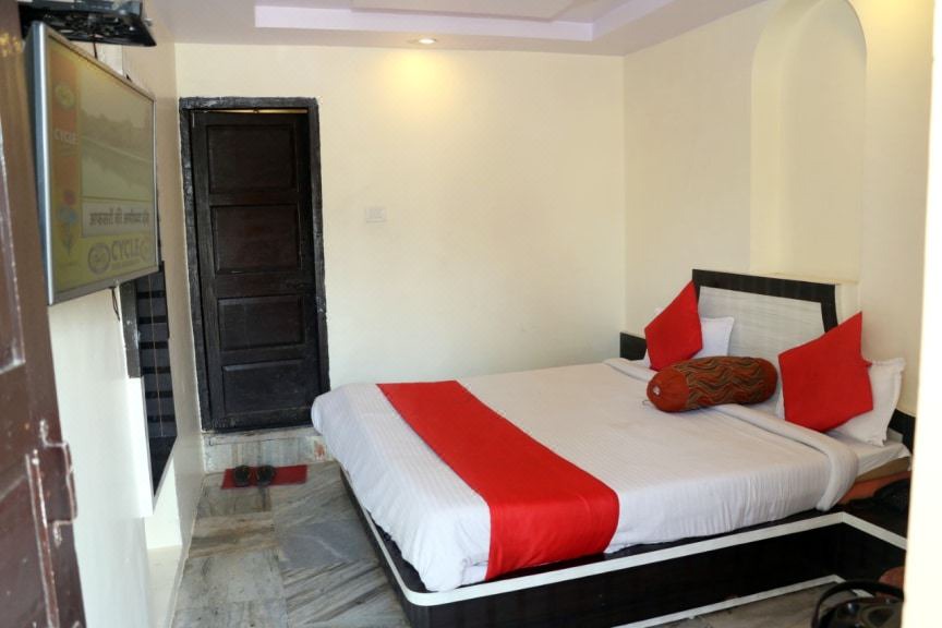 Photo of Bedroom in Pachmarhi