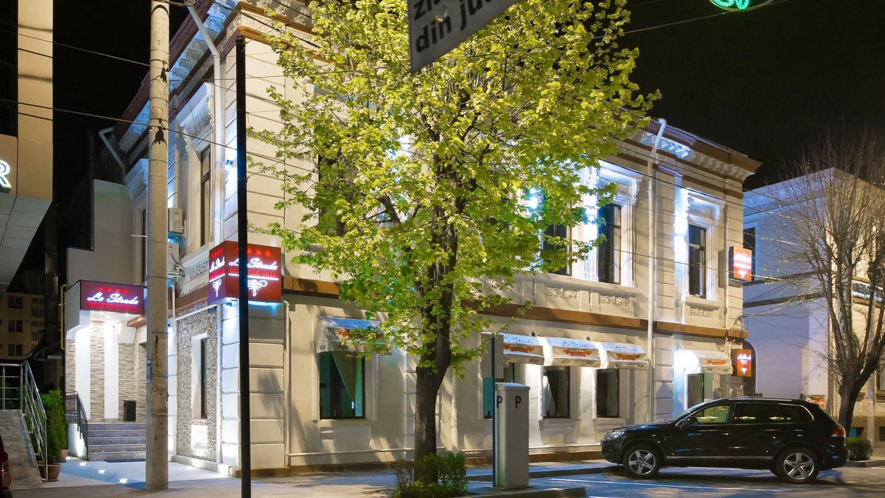 Photo of Buildings in Pitesti