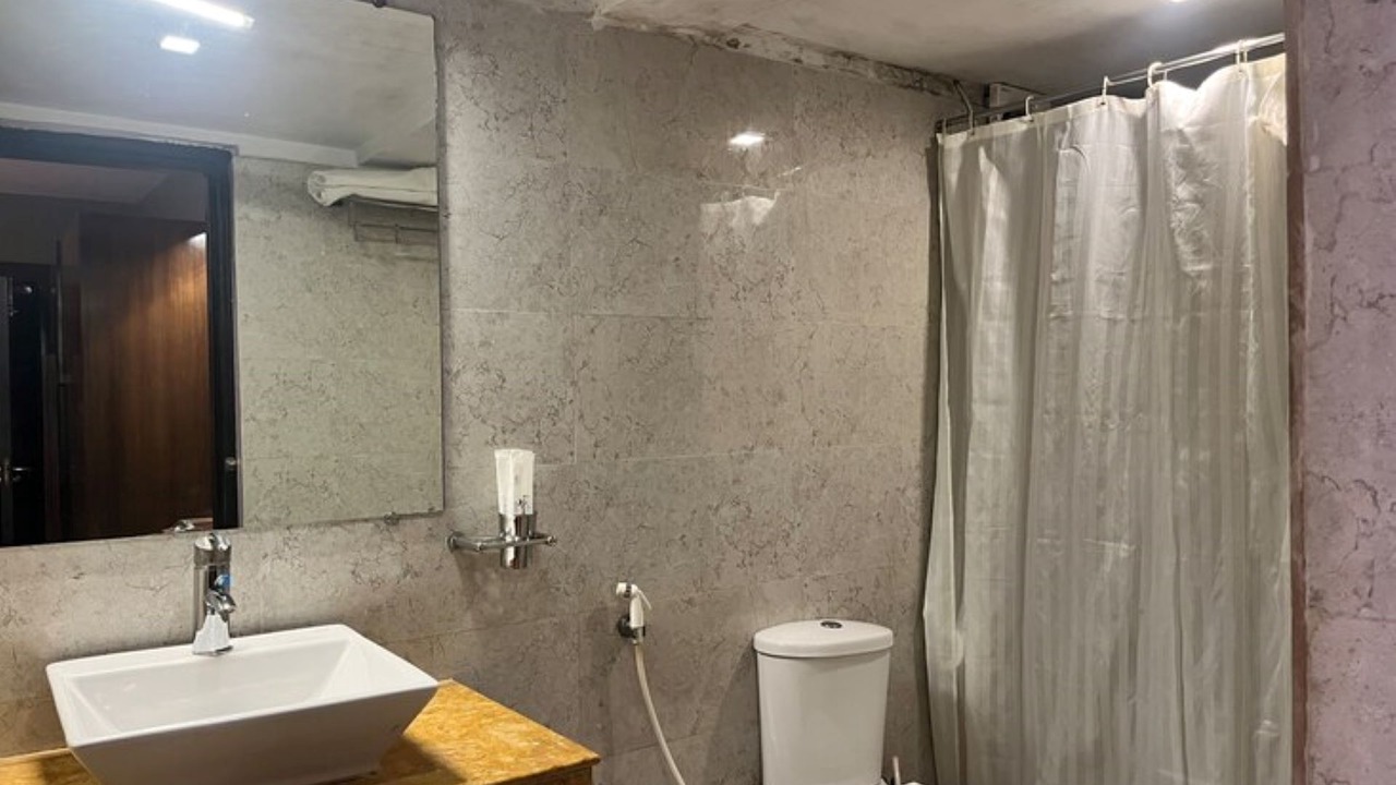 Photo of Bathroom in Diamond Harbour