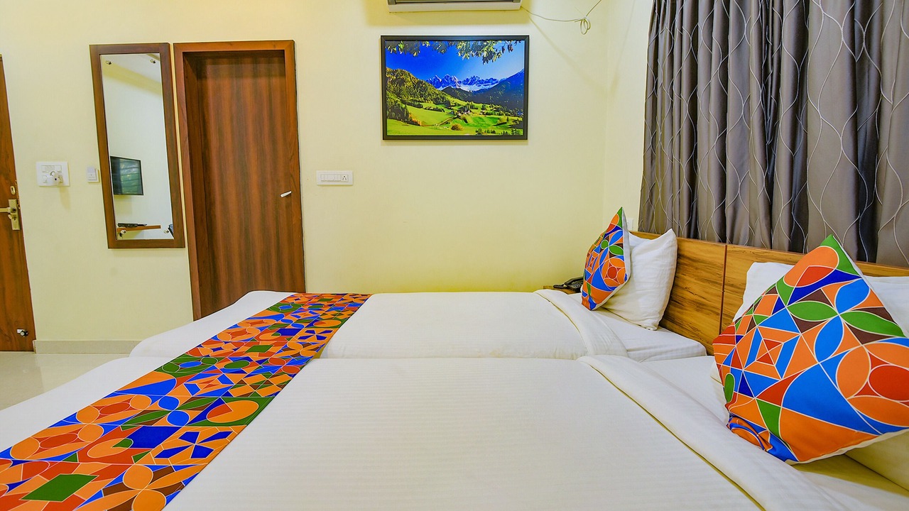 Photo of Bedroom in HBR Layout