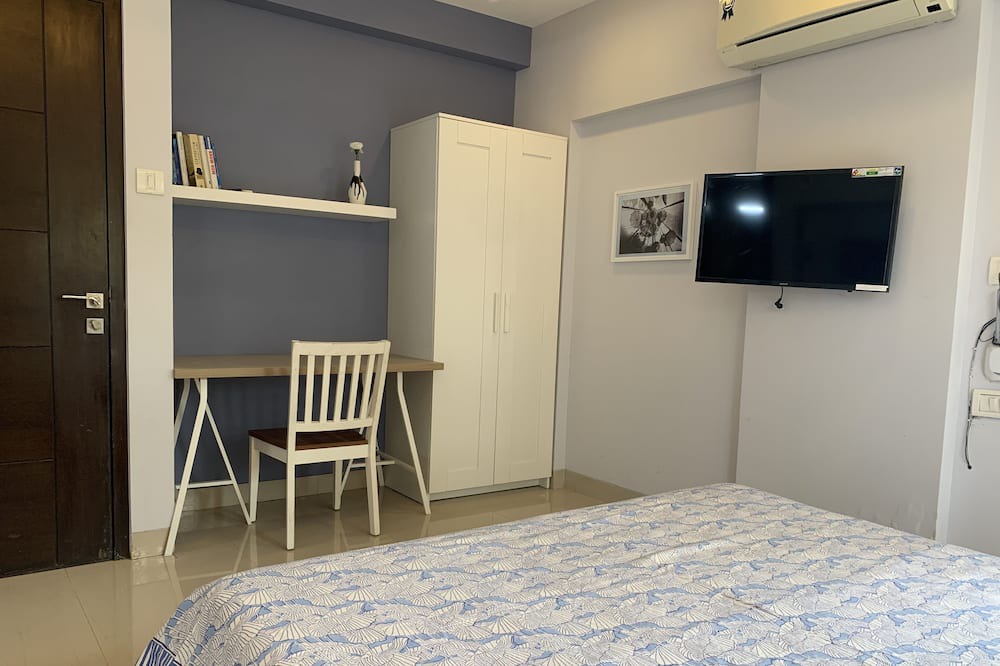 Photo of Bedroom in Prabhadevi
