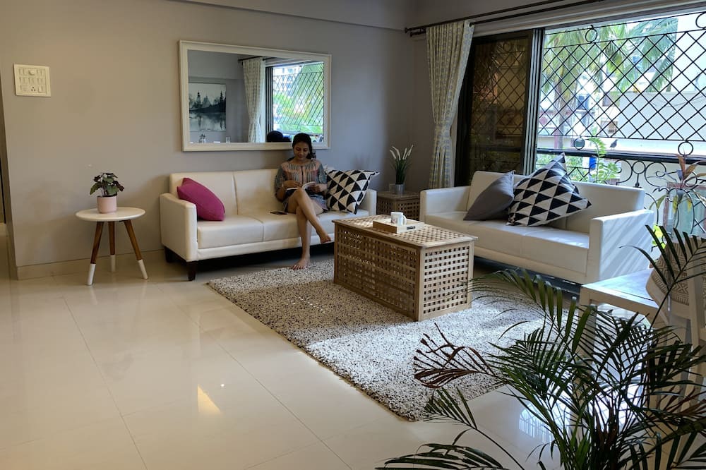 Photo of Livingroom in Prabhadevi