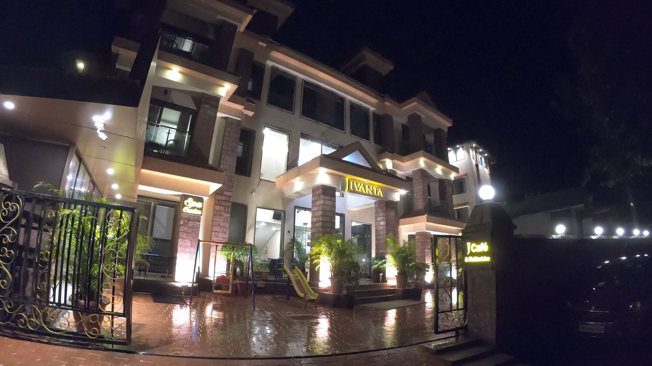Photo of Buildings in Wai