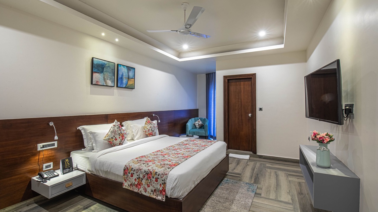 Photo of Bedroom in Rani Pokhri