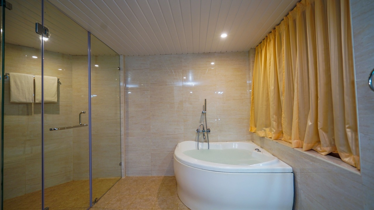 Photo of Bathroom in Alur