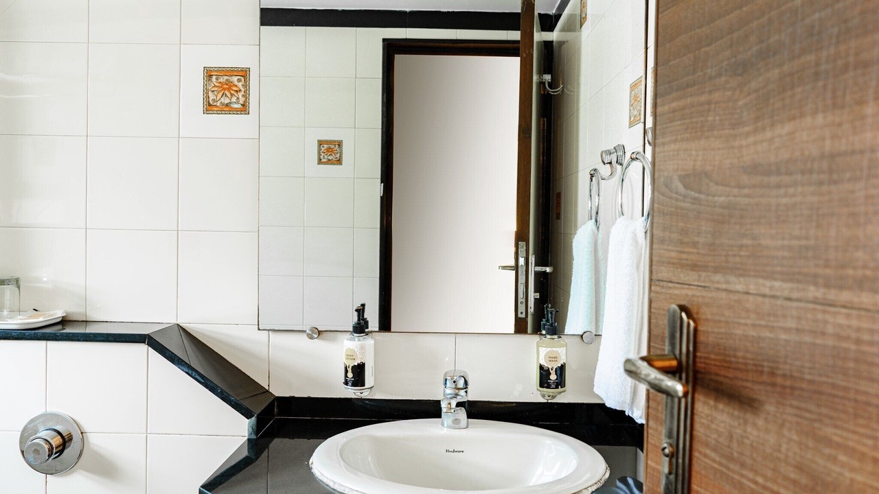 Photo of Bathroom in Mahabaleshwar