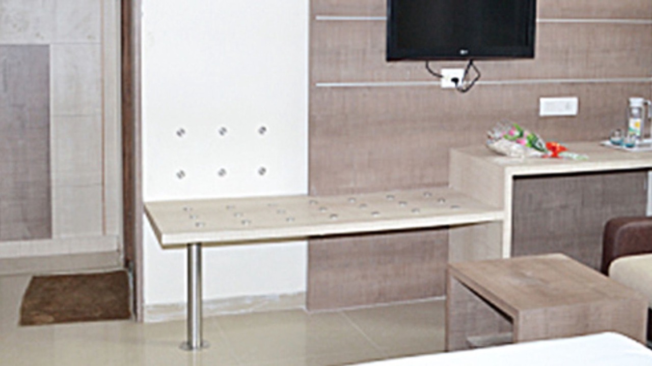 Photo of Bedroom in Thirukadaiyur