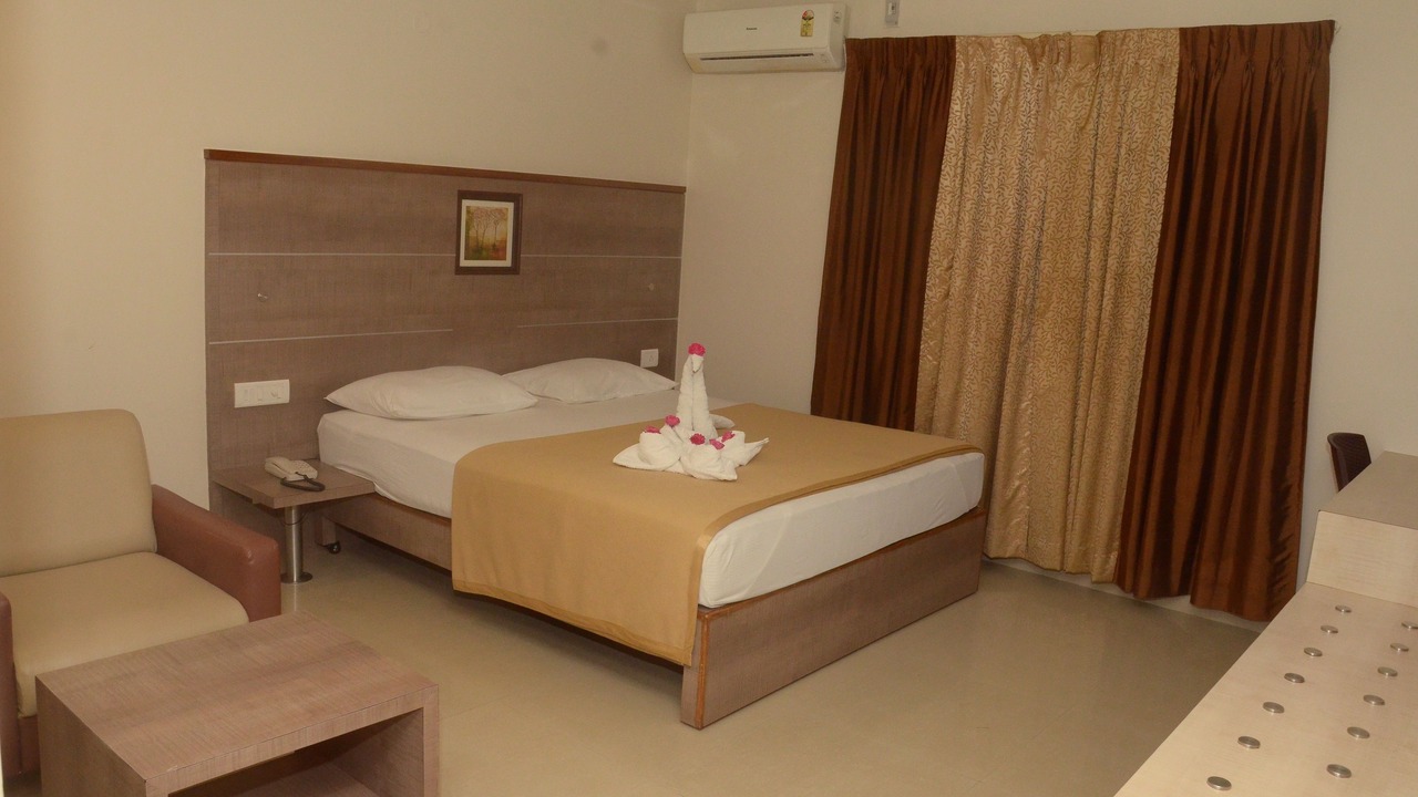 Photo of Bedroom in Thirukadaiyur