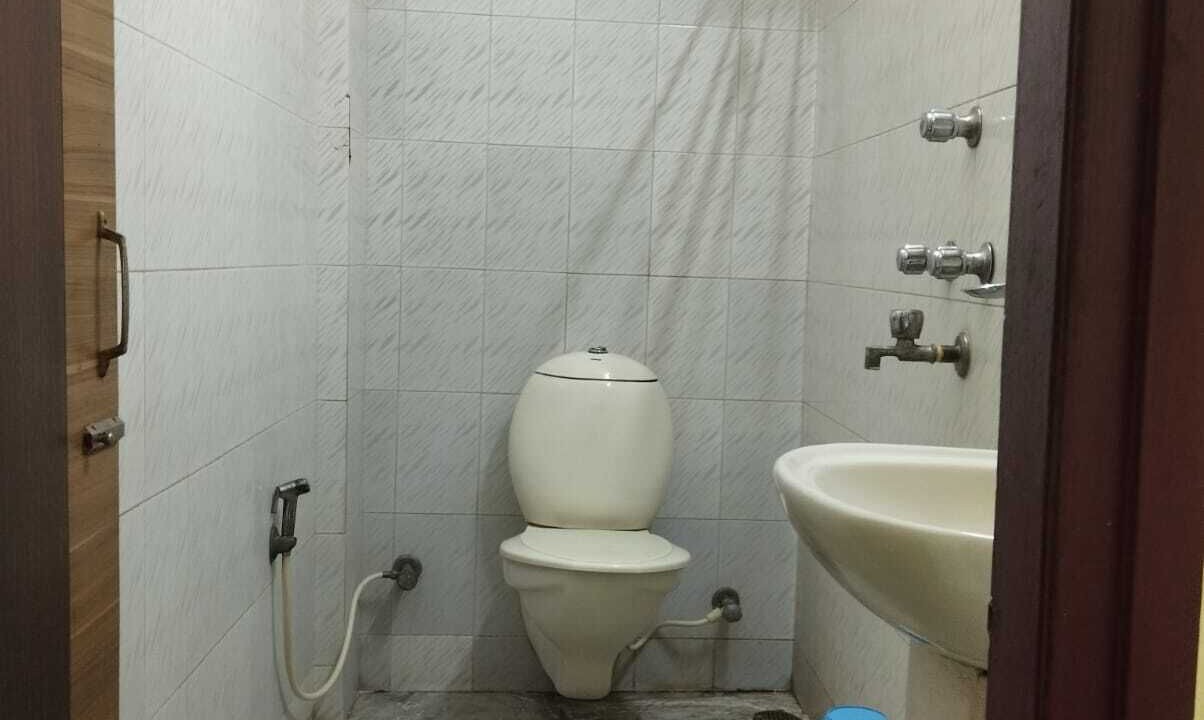 Photo of Bathroom in Chinar Park