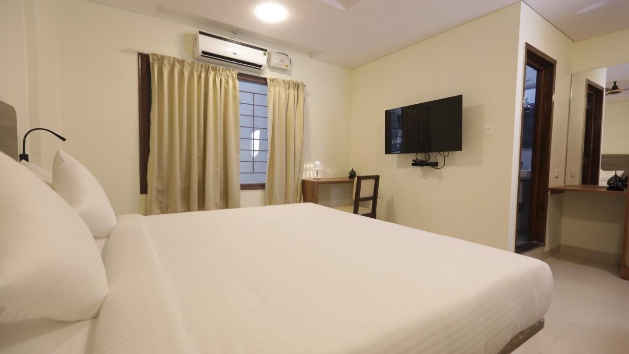Photo of Bedroom in HBR Layout