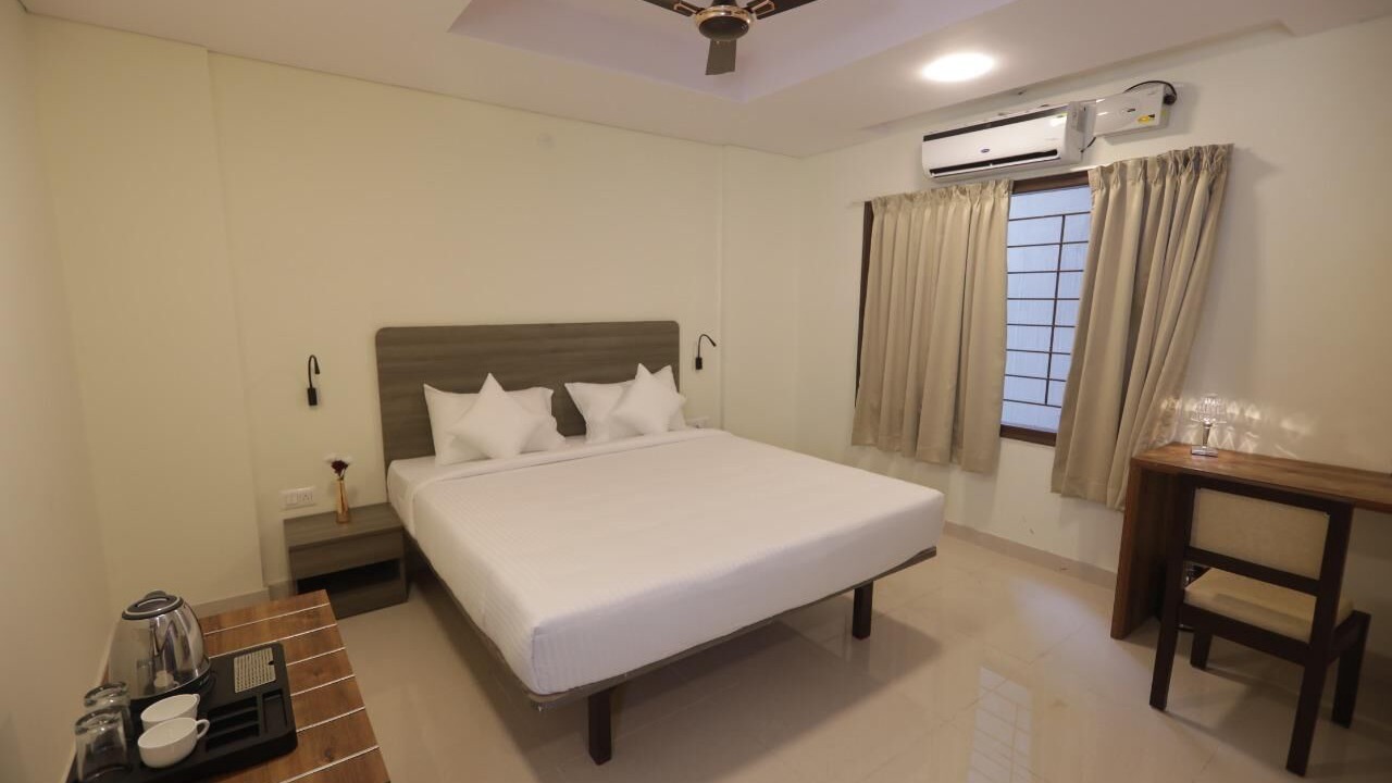Photo of Bedroom in HBR Layout