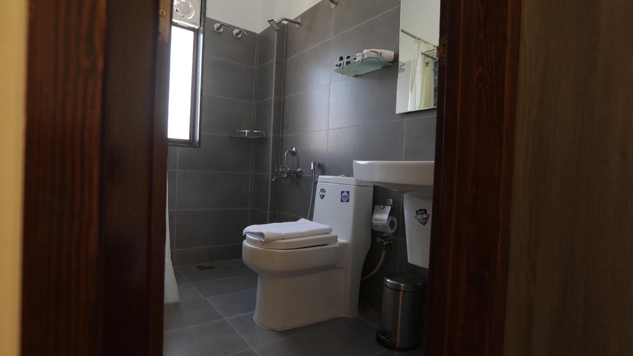 Photo of Bathroom in HBR Layout