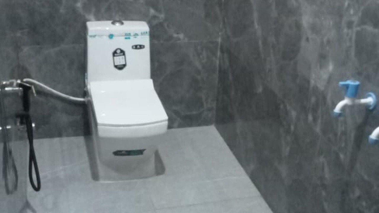 Photo of Bathroom in Kalmeshwar