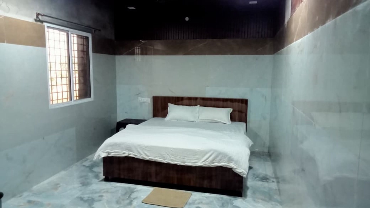 Photo of Bedroom in Kalmeshwar