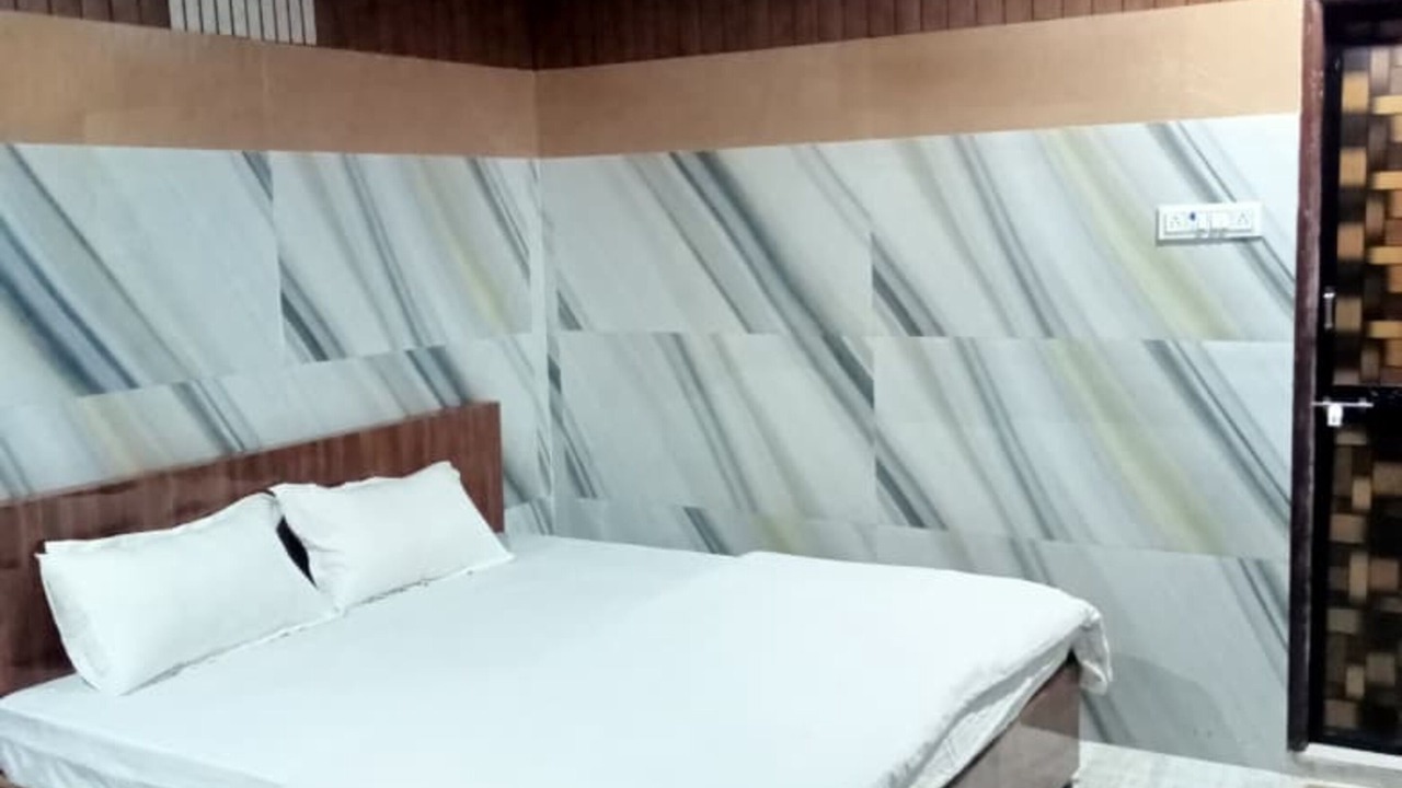 Photo of Bedroom in Kalmeshwar