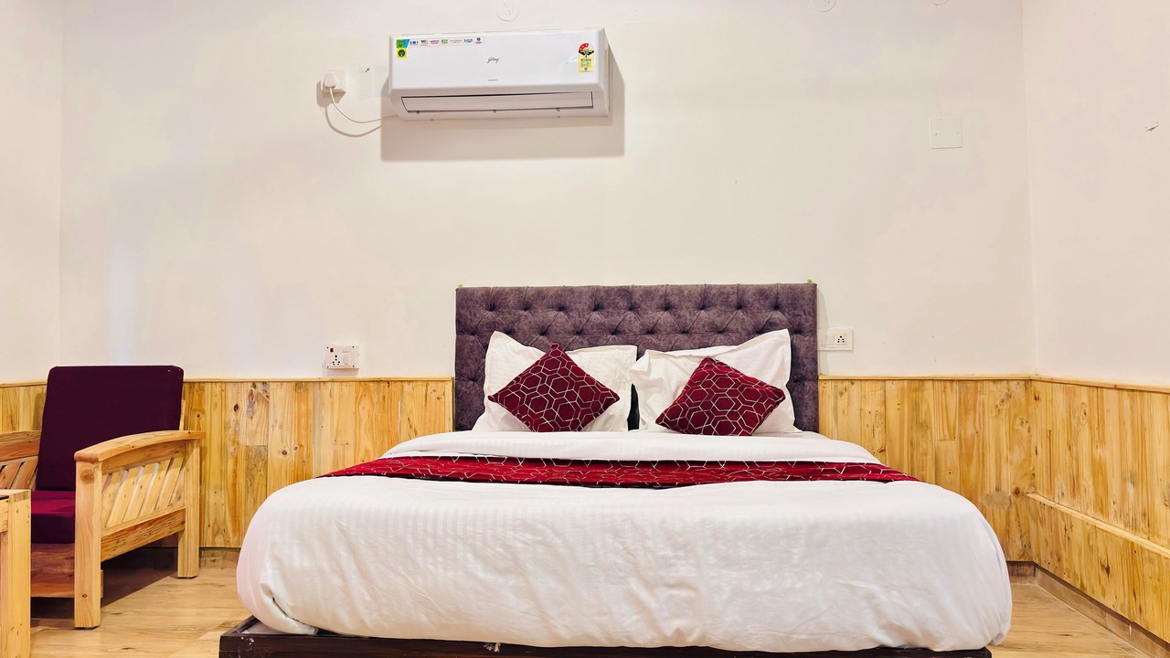 Photo of Bedroom in Timbholi
