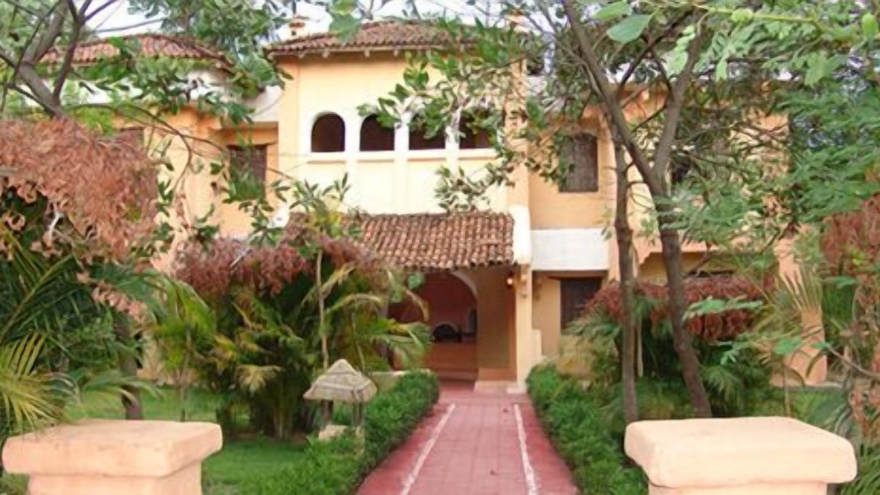 Photo of Outdoor in Mocha