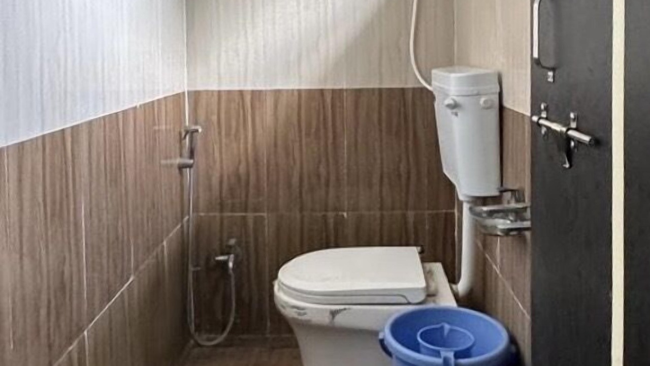 Photo of Bathroom in Junnar