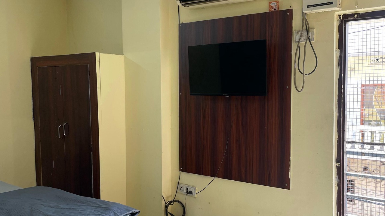 Photo of Bedroom in Srinagar Colony