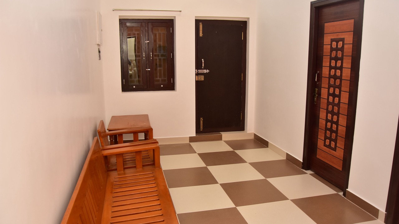 Photo of Livingroom in Aduthurai