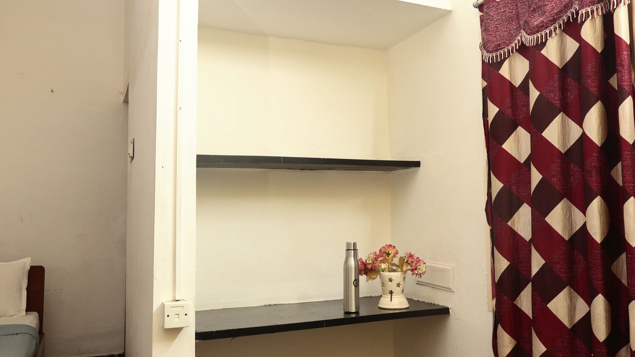 Photo of Bedroom in Salem
