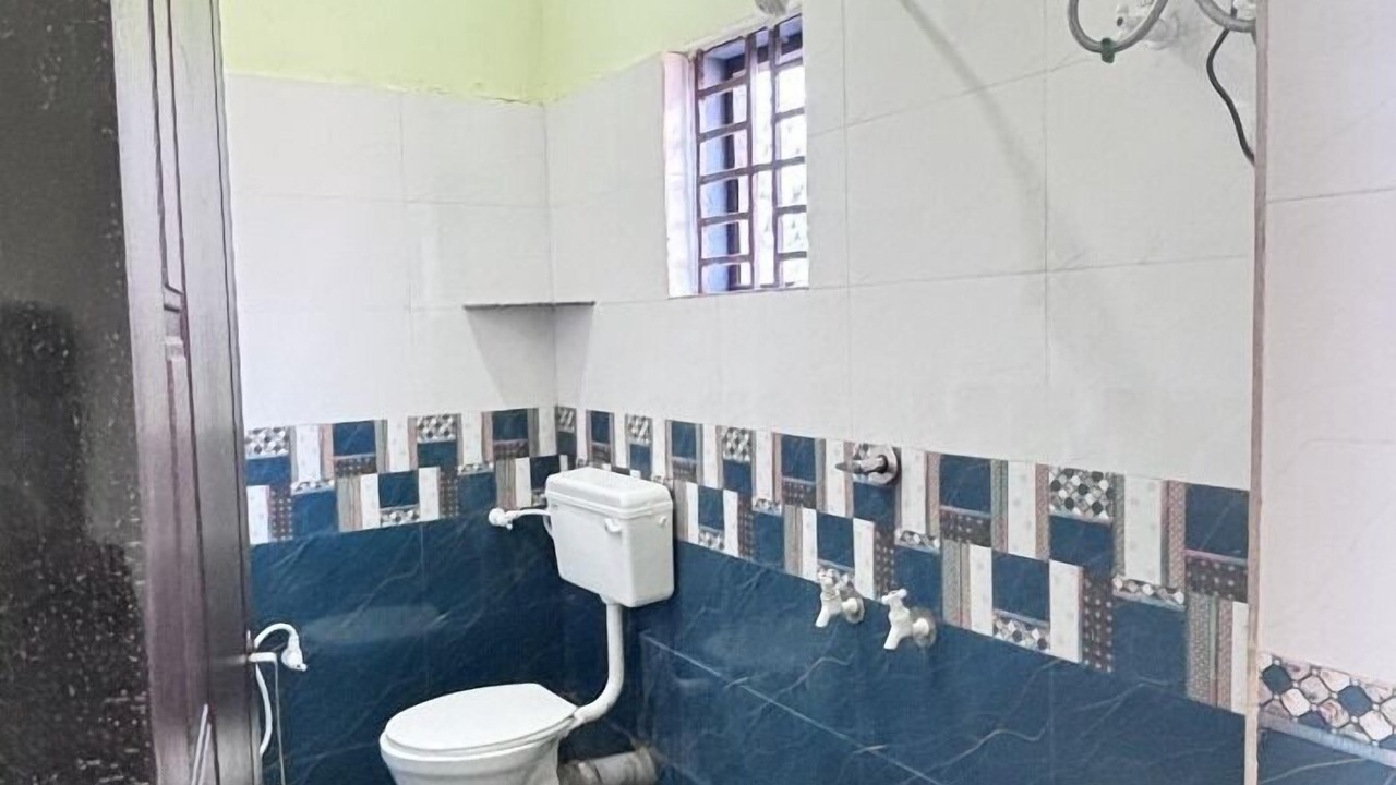 Photo of Bathroom in Hireguthi