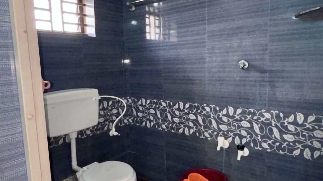 Photo of Bathroom in Hireguthi